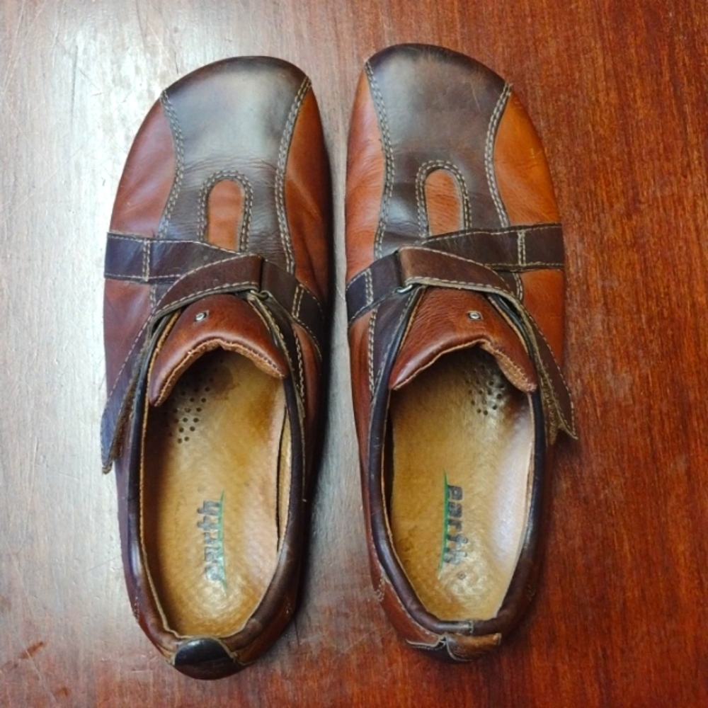 Earth shoes, leather, women's size 10.